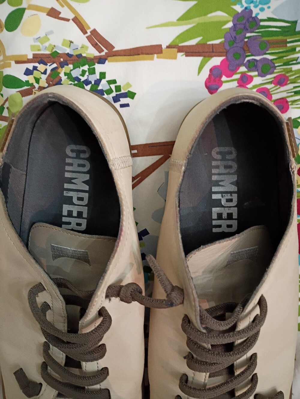 Camper  Brand Peu  Cream Sneakers with Olive Laces.  Size 41 equals  women's 10 - Picture 2 of 8